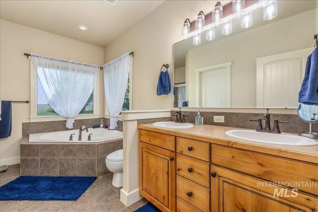 18593 S Pleasant Valley Rd, Kuna, ID 83634
