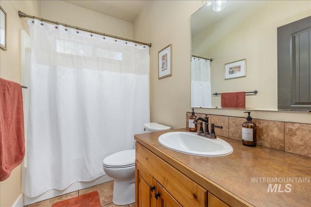 18593 S Pleasant Valley Rd, Kuna, ID 83634