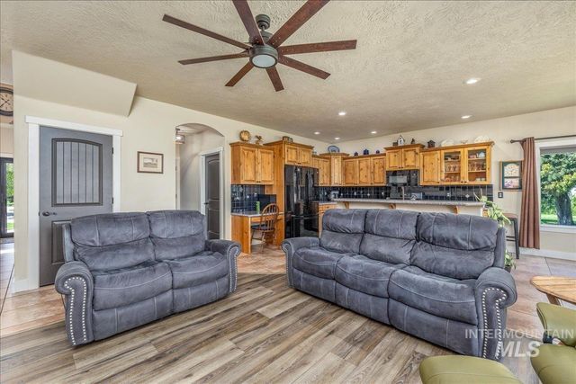 18593 S Pleasant Valley Rd, Kuna, ID 83634