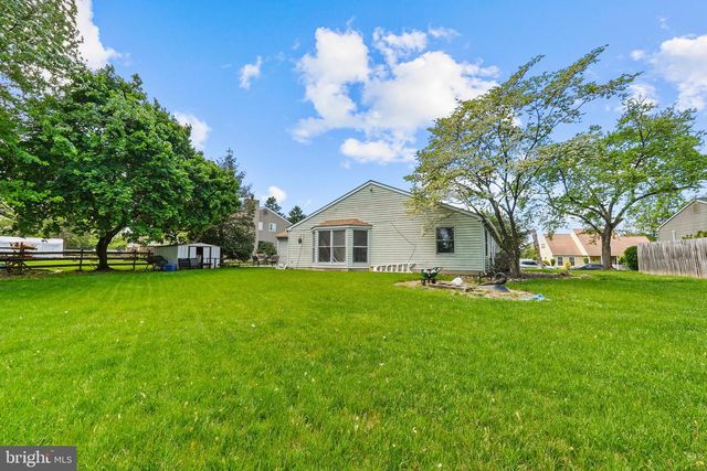 138 HUNTLEY DR, Harrisburg, PA 17112