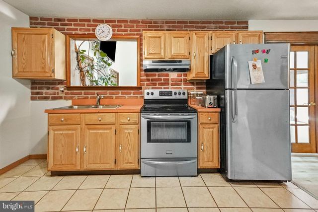 138 HUNTLEY DR, Harrisburg, PA 17112