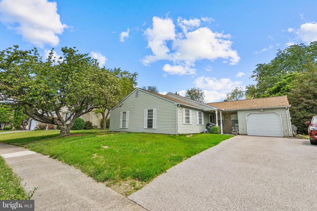 138 HUNTLEY DR, Harrisburg, PA 17112