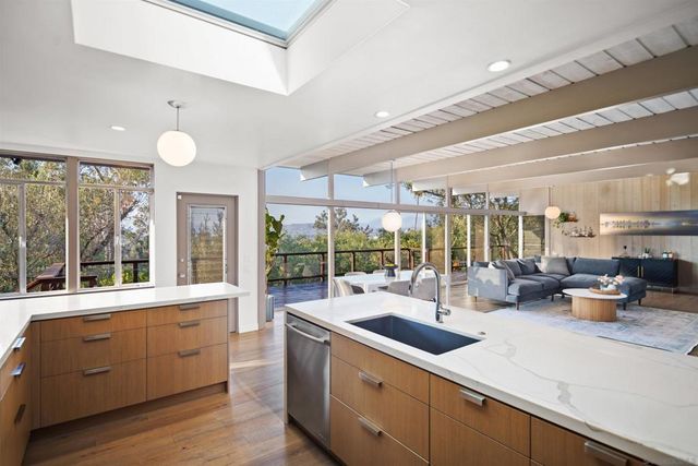 10010 Shadow Rd, La Mesa, CA 91941