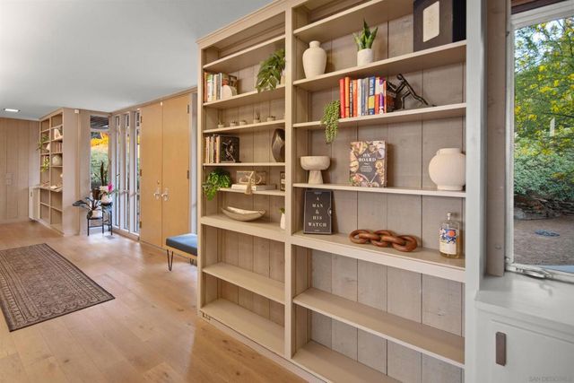 10010 Shadow Rd, La Mesa, CA 91941