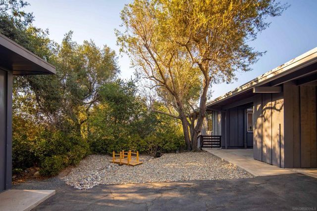 10010 Shadow Rd, La Mesa, CA 91941