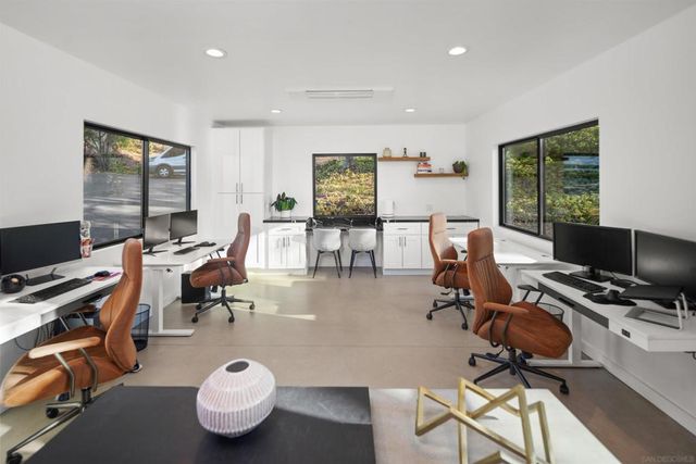 10010 Shadow Rd, La Mesa, CA 91941