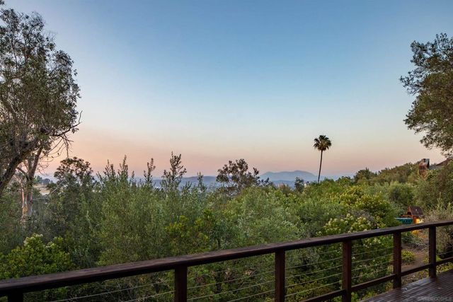 10010 Shadow Rd, La Mesa, CA 91941