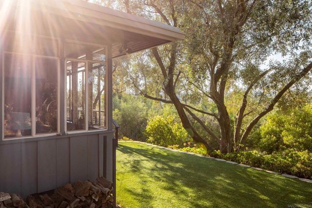 10010 Shadow Rd, La Mesa, CA 91941