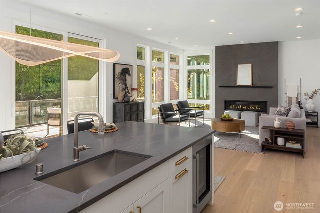 21049 SE 80th Street, Issaquah, WA 98027