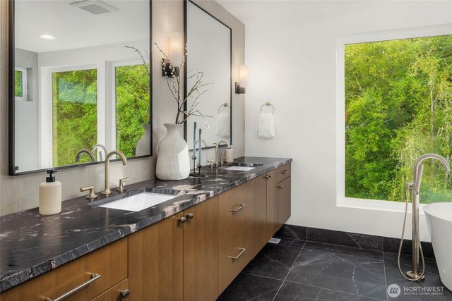 21049 SE 80th Street, Issaquah, WA 98027