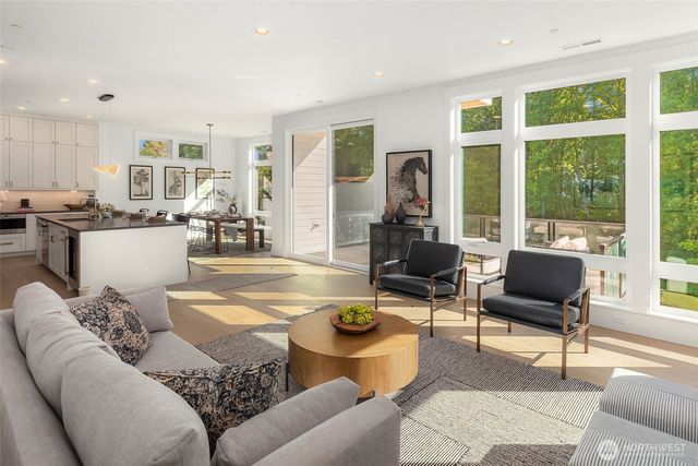 21049 SE 80th Street, Issaquah, WA 98027