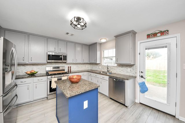 515 Spindle Ridge Drive, Spring, TX 77386