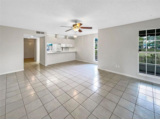 6902 LAKEVIEW COURT, Tampa, FL 33634