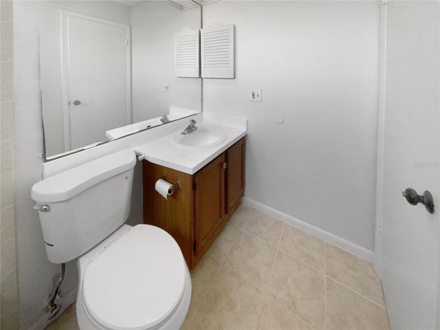 6902 LAKEVIEW COURT, Tampa, FL 33634