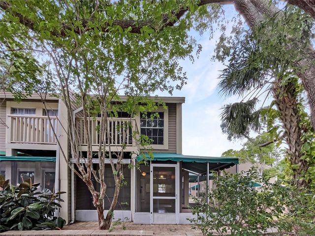 6902 LAKEVIEW COURT, Tampa, FL 33634