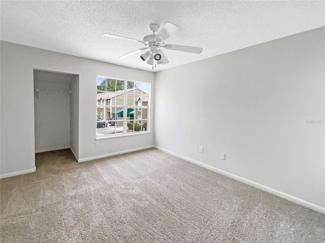 6902 LAKEVIEW COURT, Tampa, FL 33634