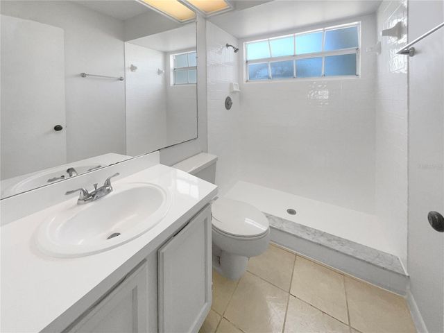 6902 LAKEVIEW COURT, Tampa, FL 33634