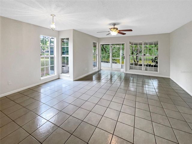 6902 LAKEVIEW COURT, Tampa, FL 33634