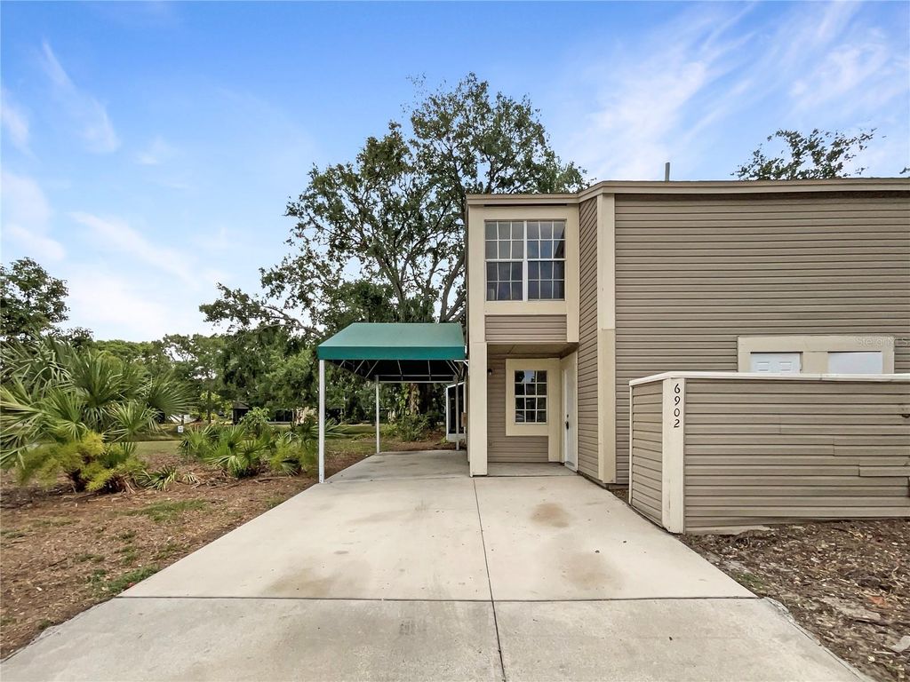 6902 LAKEVIEW COURT, Tampa, FL 33634