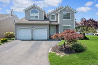 24 Spinnaker Lane 24, East Patchogue, NY 11772