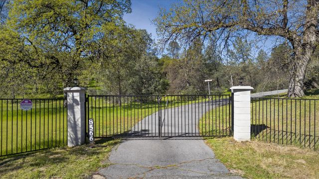 8566 Placer Road, Redding, CA 96001