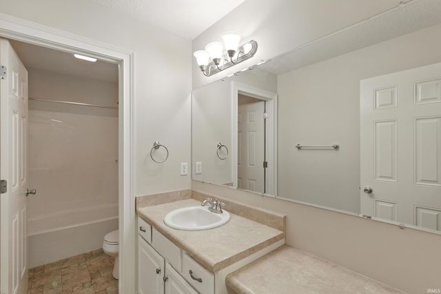 11322 Miramar Cove, Roanoke, IN 46783