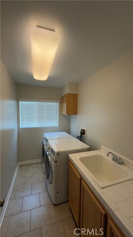 8220 Chamberlain, Reseda (los Angeles), CA 91335