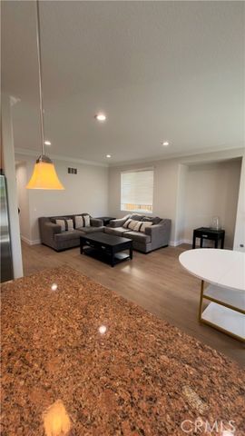 8220 Chamberlain, Reseda (los Angeles), CA 91335