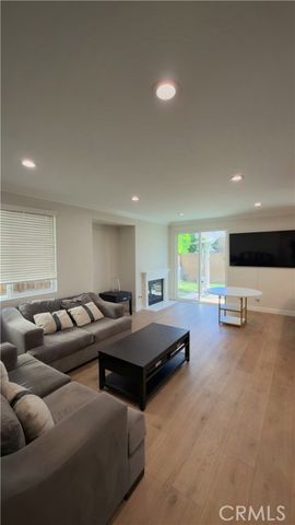 8220 Chamberlain, Reseda (los Angeles), CA 91335