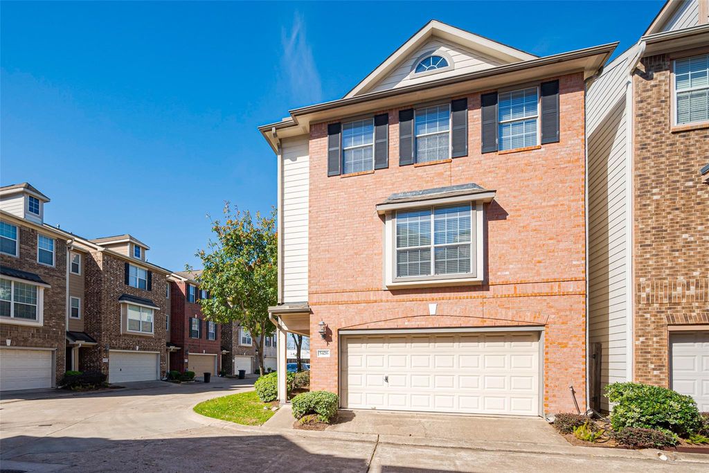 3426 Skyline Village Drive, Houston, TX 77057