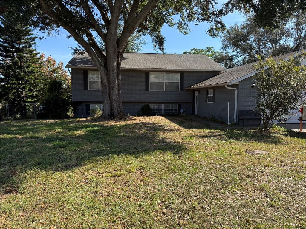 Image 1 of property listing at 2614 CREST DRIVE, Haines City, FL 33844