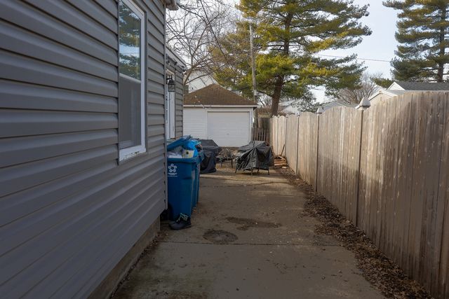 113 S Westlawn Avenue, Aurora, IL 60506