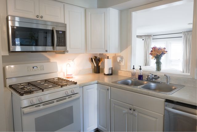 113 S Westlawn Avenue, Aurora, IL 60506