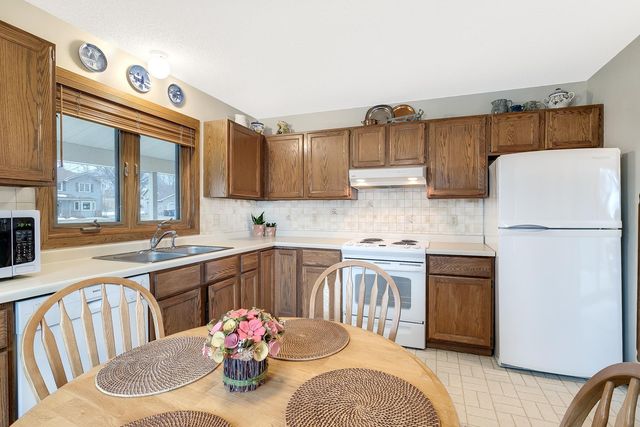 16412 Griffon Trail, Lakeville, MN 55044