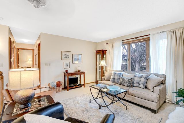 16412 Griffon Trail, Lakeville, MN 55044