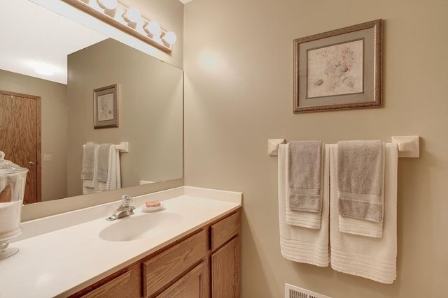 16412 Griffon Trail, Lakeville, MN 55044