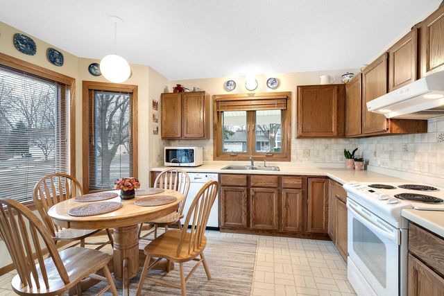 16412 Griffon Trail, Lakeville, MN 55044