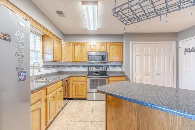 2000 Fox Meadow Lane, Jonesboro, AR 72404