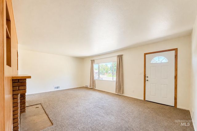 312 Crescent Dr, Caldwell, ID 83605