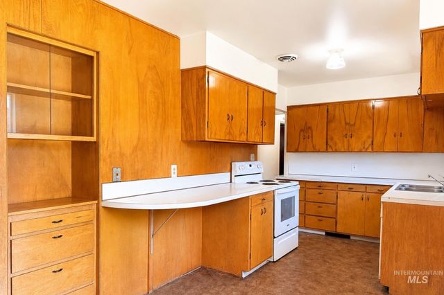 312 Crescent Dr, Caldwell, ID 83605
