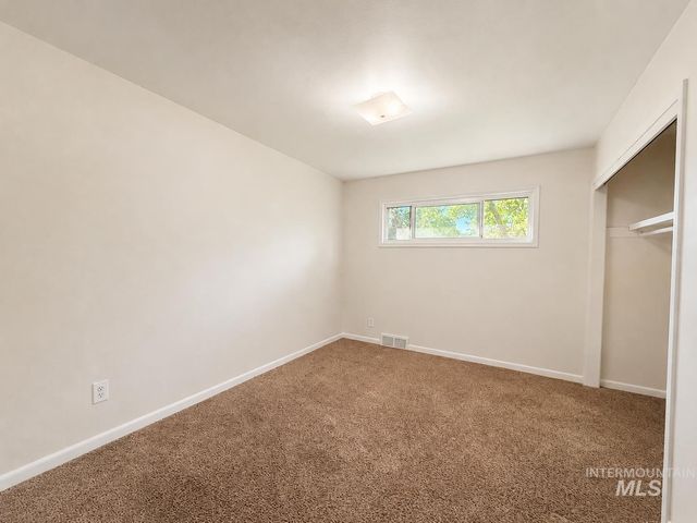 312 Crescent Dr, Caldwell, ID 83605
