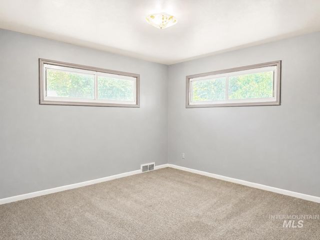 312 Crescent Dr, Caldwell, ID 83605