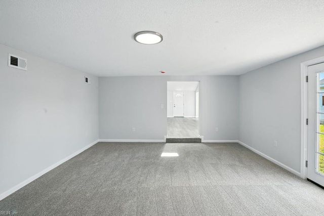 7 Lighthouse DR, Hampton, VA 23664