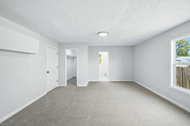 7 Lighthouse DR, Hampton, VA 23664