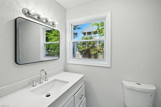 7 Lighthouse DR, Hampton, VA 23664