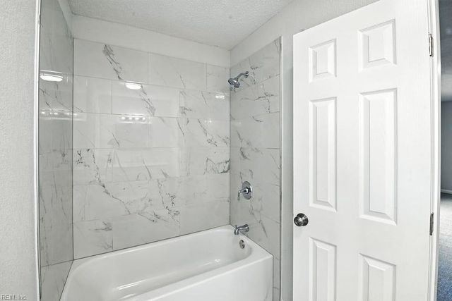 7 Lighthouse DR, Hampton, VA 23664