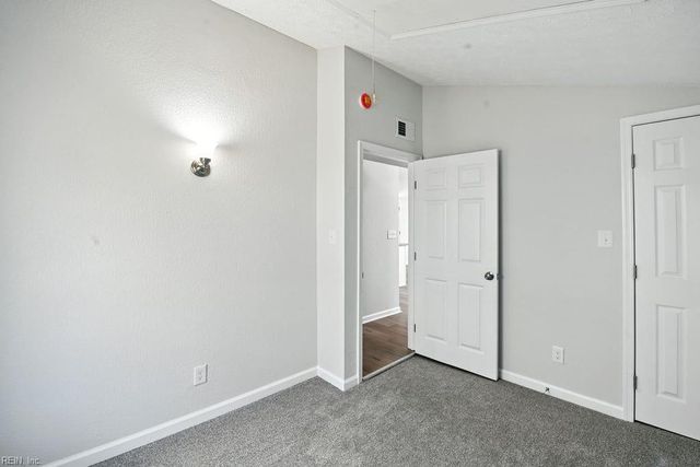 7 Lighthouse DR, Hampton, VA 23664