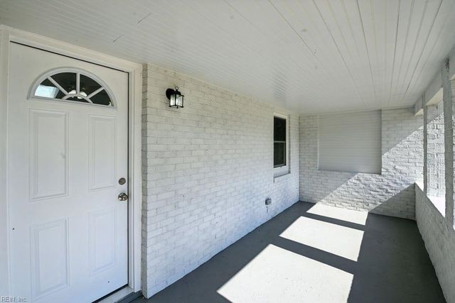 7 Lighthouse DR, Hampton, VA 23664