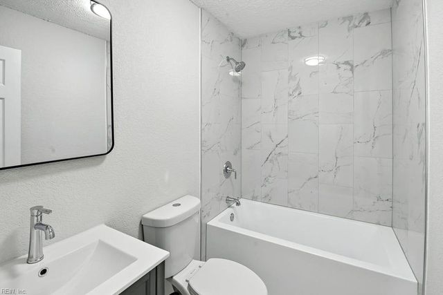 7 Lighthouse DR, Hampton, VA 23664