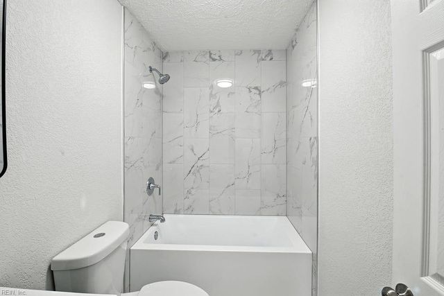 7 Lighthouse DR, Hampton, VA 23664